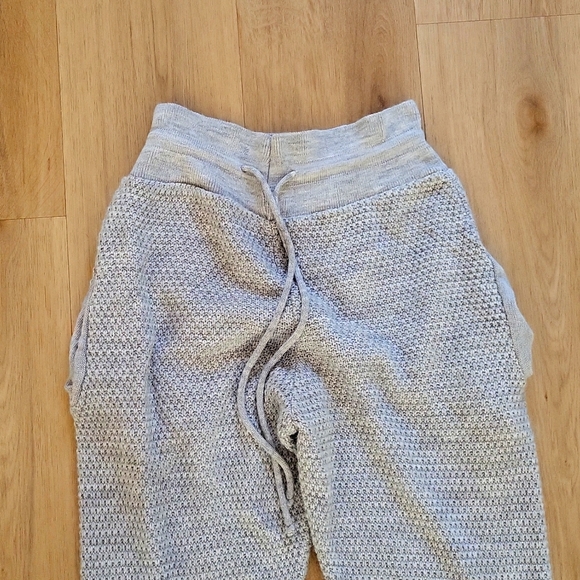 PrettyLittle Thing knitted sweat pants in Grey. Size small - Picture 2 of 5